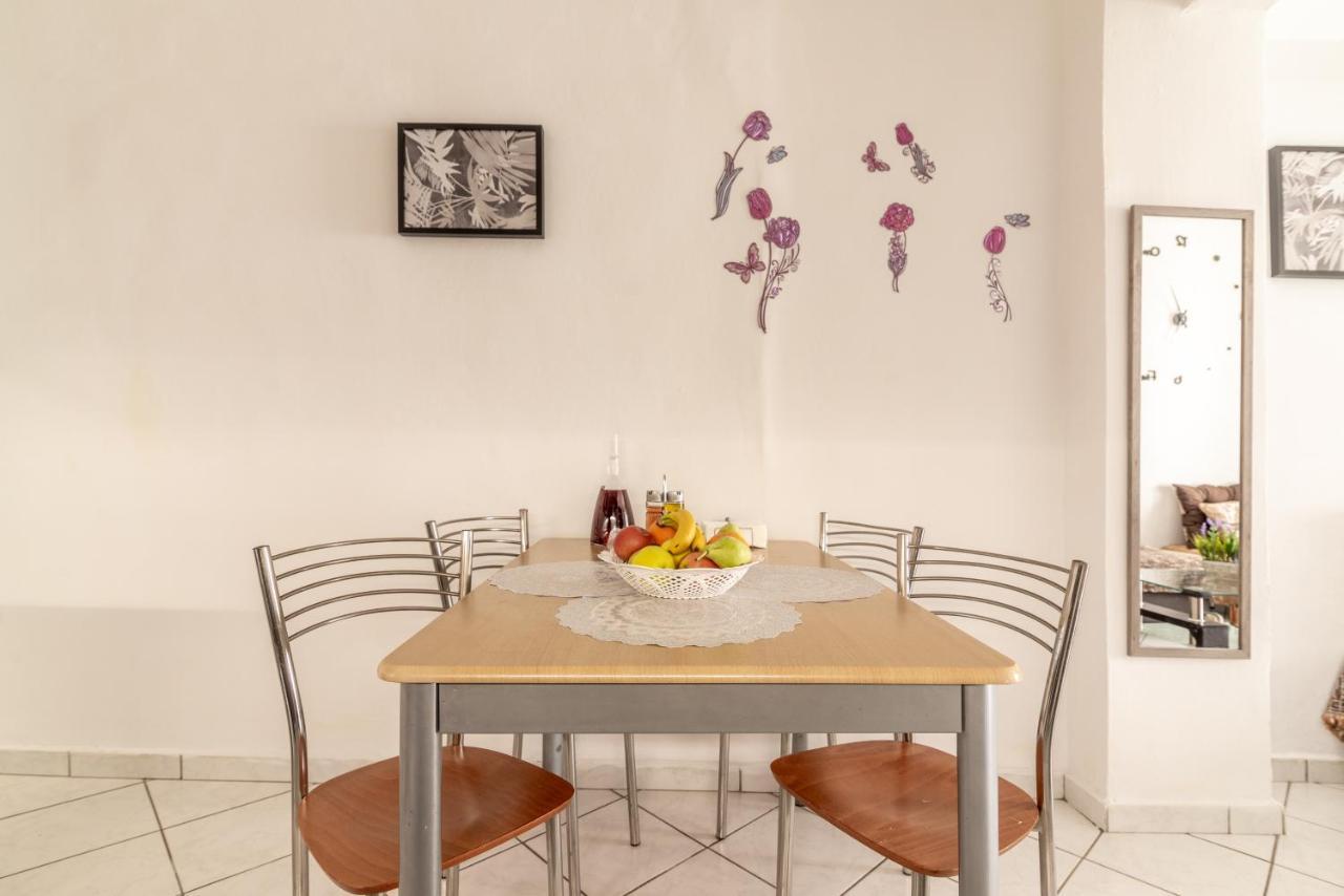 Frontyard Flat Near The Beach * Heraklion (Crete)